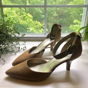 Ankle strap suede shoes